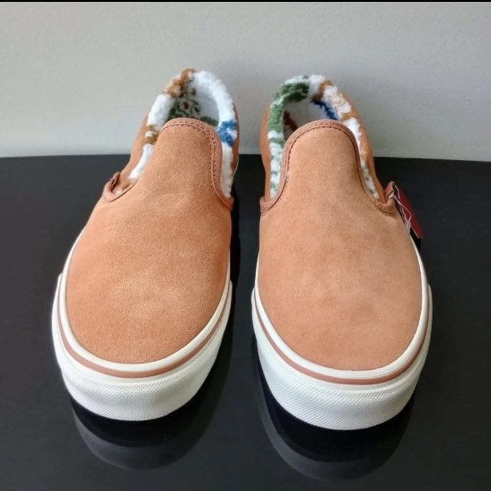 NWOT Unisex Vans Classic Slip-on Canvas Sneakers - Picture 5 of 12